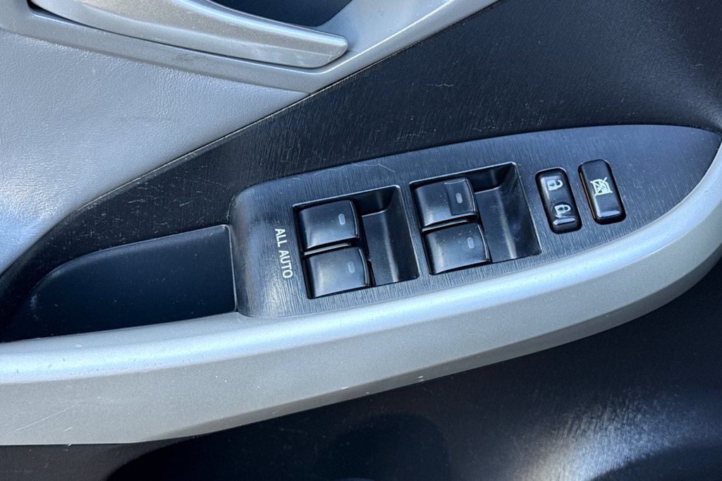Thumbnail: 2015 Toyota Prius - 21