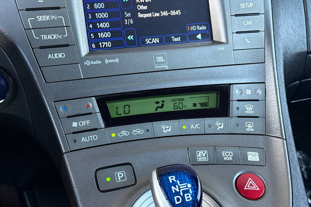 Thumbnail: 2015 Toyota Prius - 24