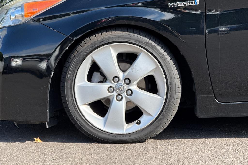 Thumbnail: 2015 Toyota Prius - 8