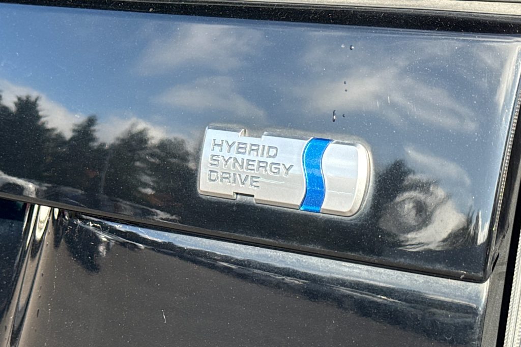 Thumbnail: 2015 Toyota Prius - 16