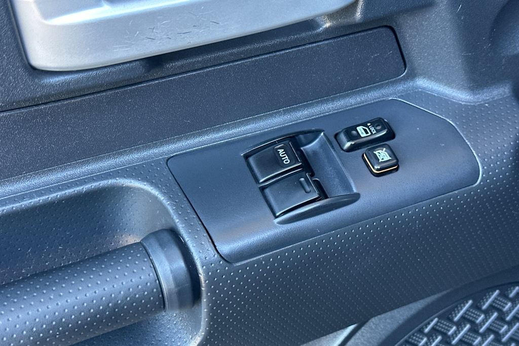 Thumbnail: 2007 Toyota FJ Cruiser - 21