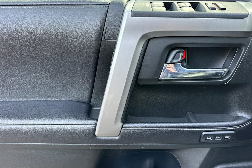 Thumbnail: 2018 Toyota 4Runner - 21