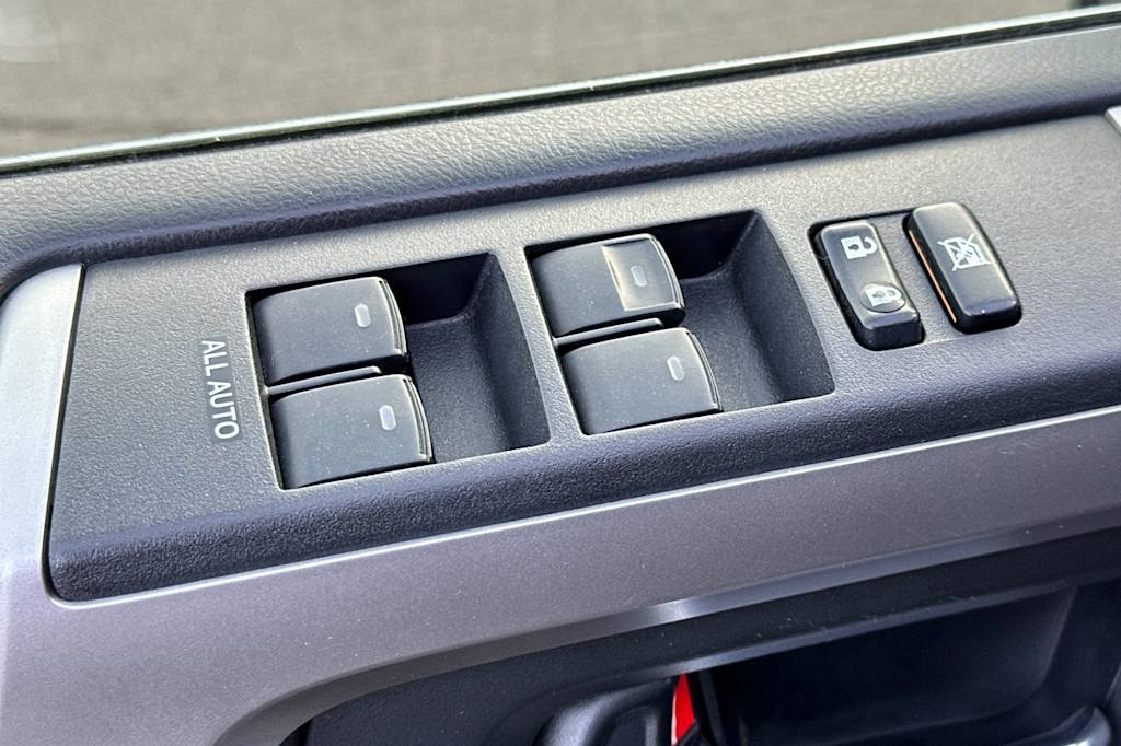 Thumbnail: 2018 Toyota 4Runner - 22