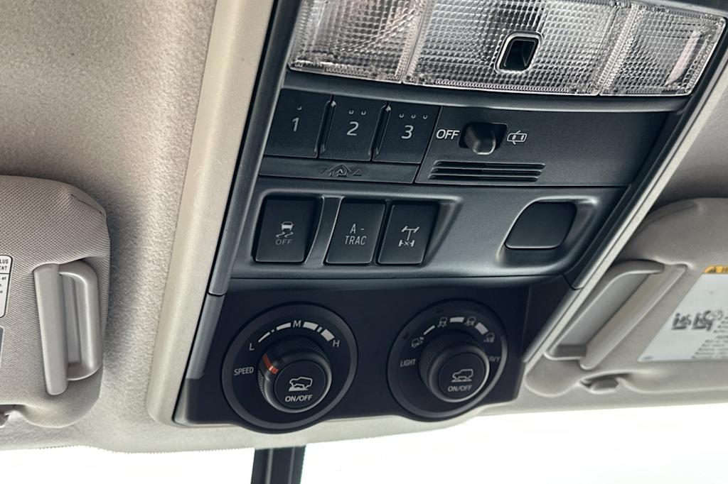 Thumbnail: 2016 Toyota 4Runner - 30