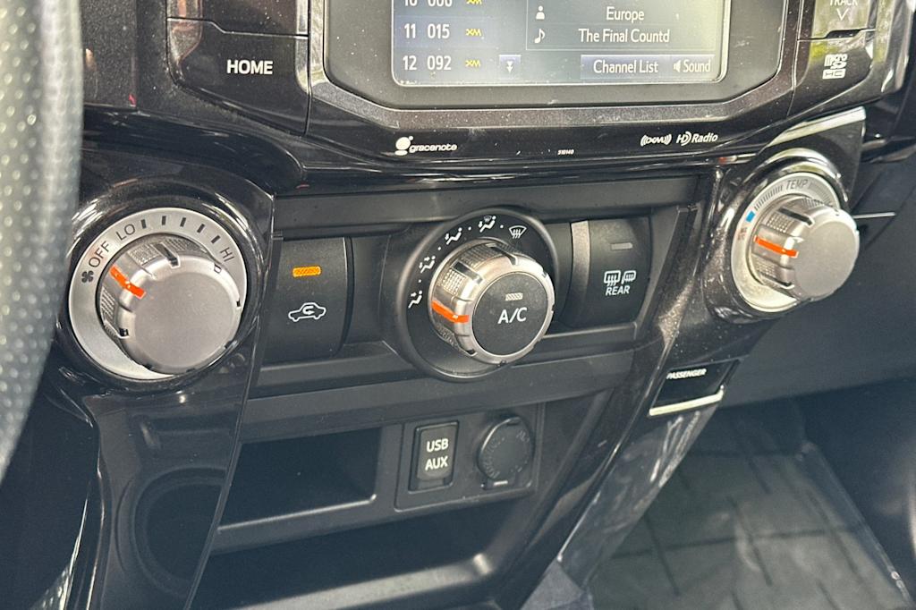 Thumbnail: 2016 Toyota 4Runner - 27