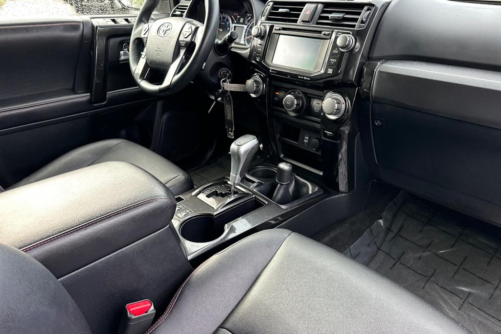 Thumbnail: 2016 Toyota 4Runner - 12