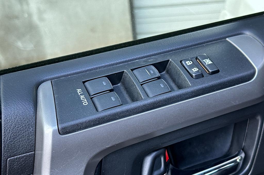 Thumbnail: 2019 Toyota 4Runner - 23