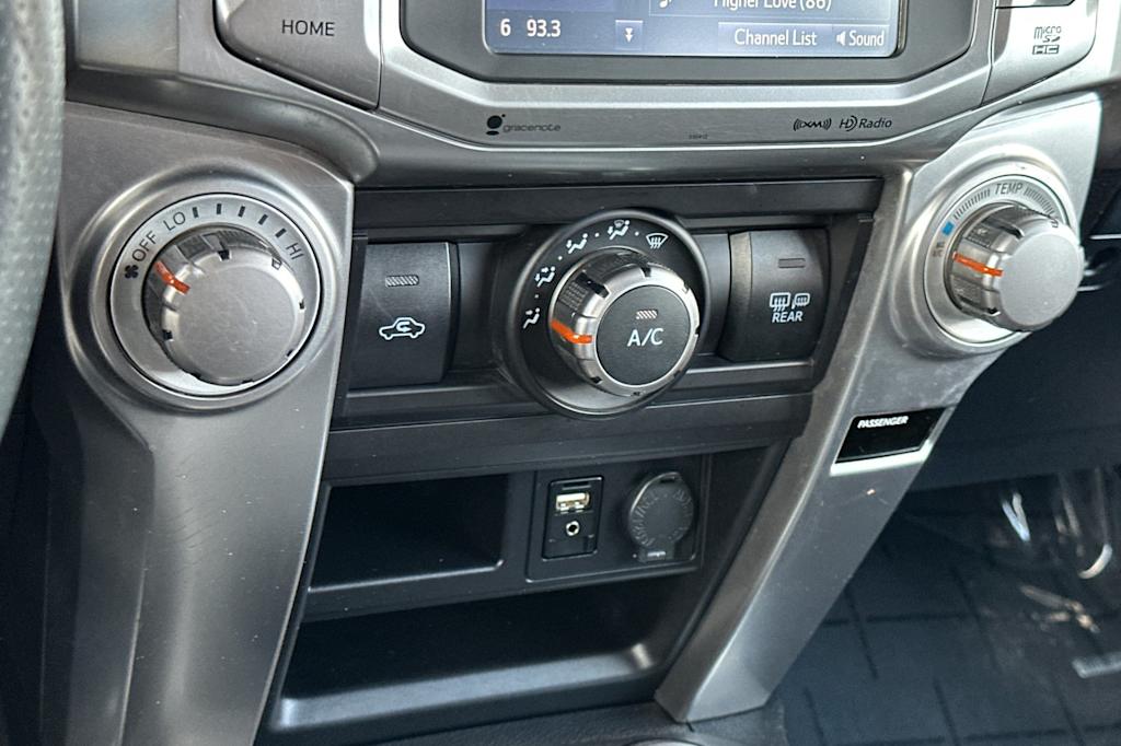 Thumbnail: 2019 Toyota 4Runner - 27