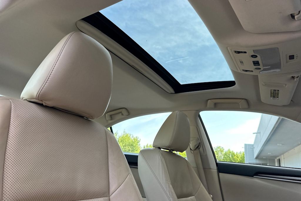 Thumbnail: 2013 Lexus ES - 21