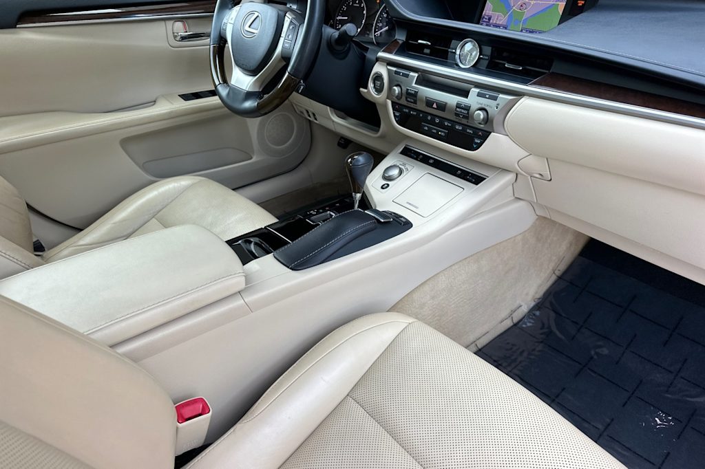 Thumbnail: 2013 Lexus ES - 11