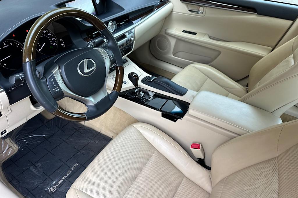 Thumbnail: 2013 Lexus ES - 8