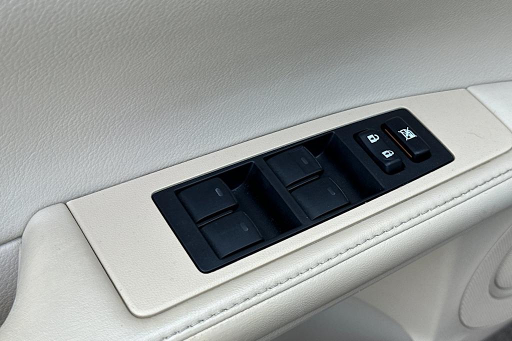 Thumbnail: 2013 Lexus ES - 20