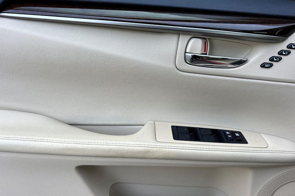 Thumbnail: 2013 Lexus ES - 19