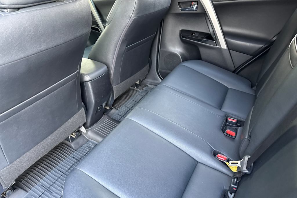 Thumbnail: 2016 Toyota RAV4 - 12