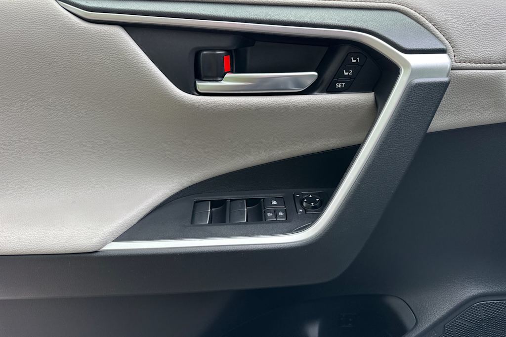 Thumbnail: 2019 Toyota RAV4 - 21