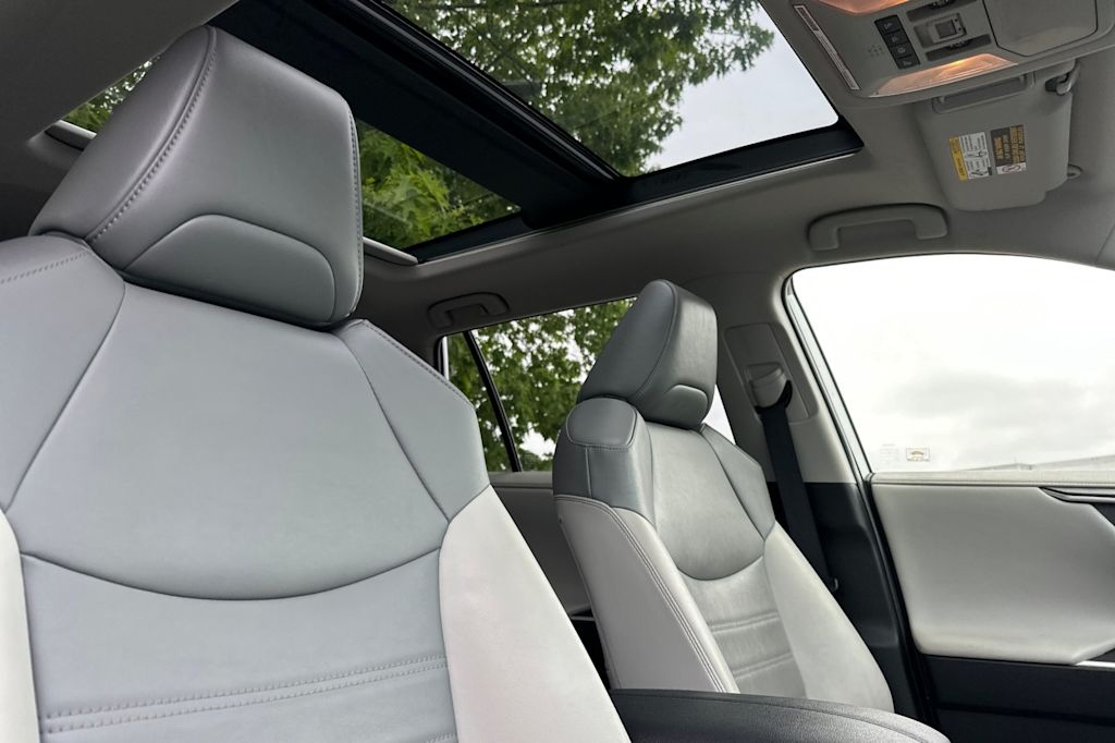 Thumbnail: 2019 Toyota RAV4 - 23