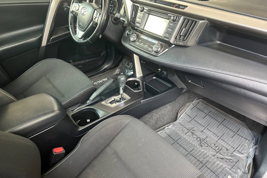 Thumbnail: 2018 Toyota RAV4 - 12