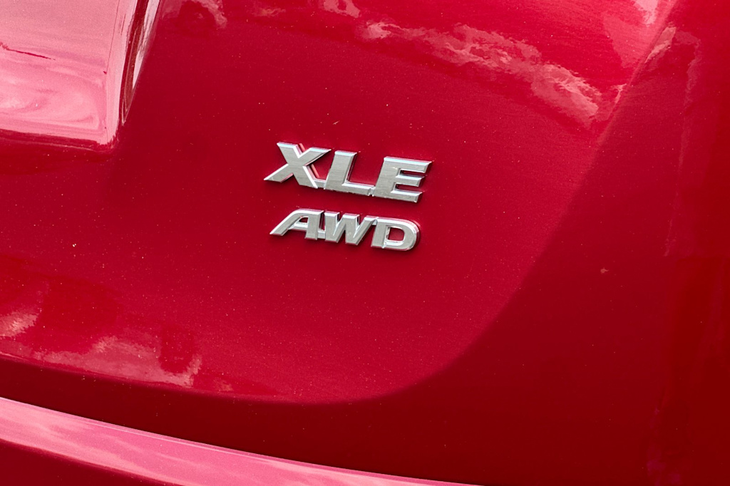 Thumbnail: 2018 Toyota RAV4 - 7