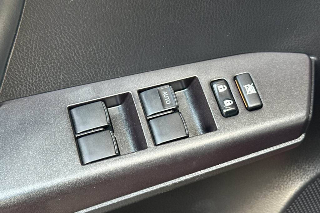 Thumbnail: 2018 Toyota RAV4 - 22