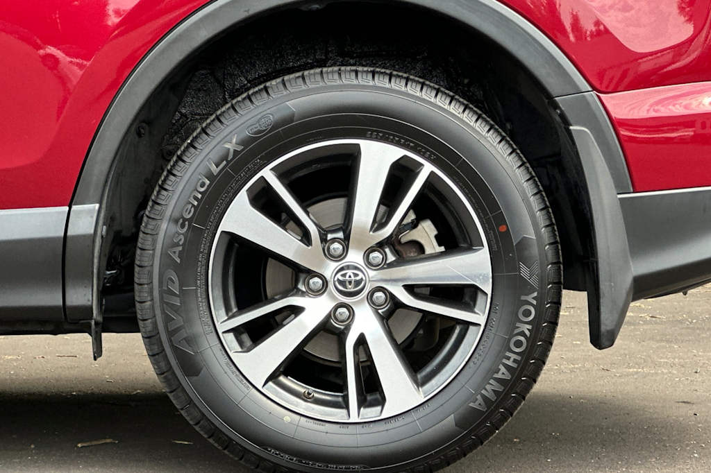 Thumbnail: 2018 Toyota RAV4 - 8