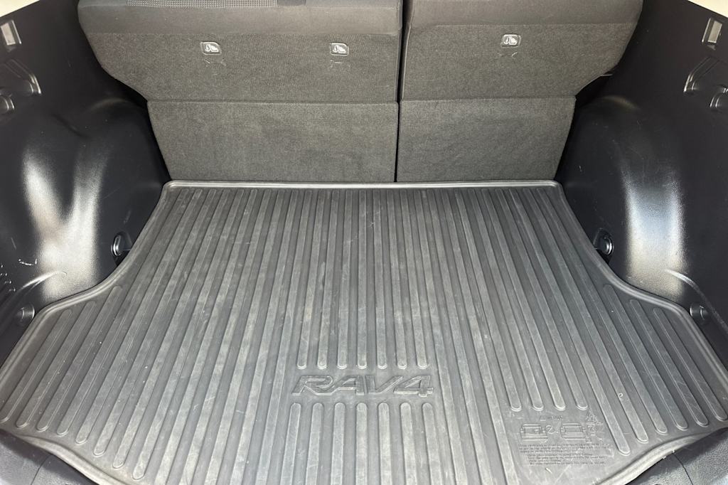 Thumbnail: 2018 Toyota RAV4 - 16