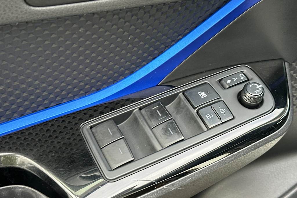 Thumbnail: 2021 Toyota C-HR - 23