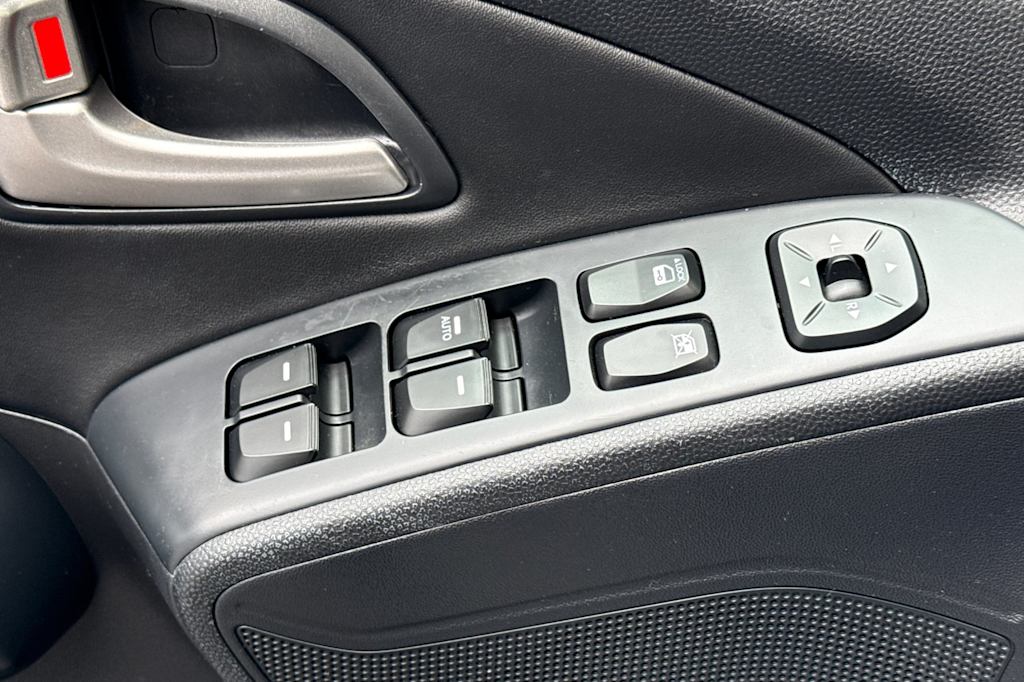 Thumbnail: 2013 Hyundai Tucson - 23