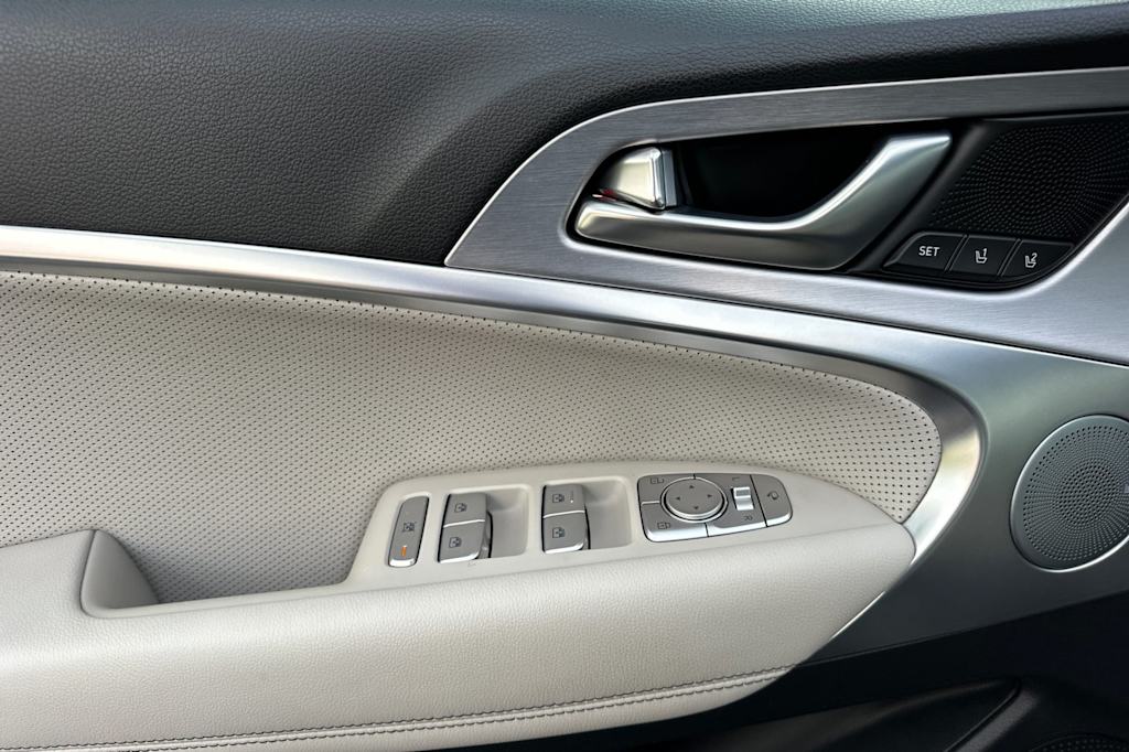 Thumbnail: 2019 Genesis G70 - 20