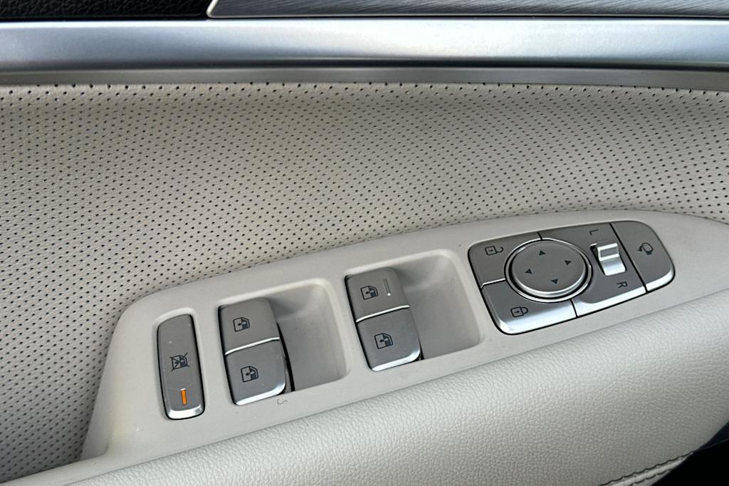 Thumbnail: 2019 Genesis G70 - 21