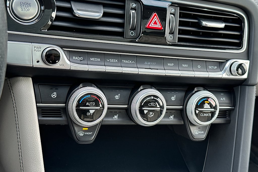 Thumbnail: 2019 Genesis G70 - 24