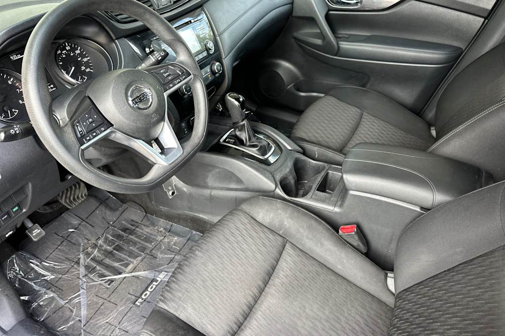 Thumbnail: 2017 Nissan Rogue - 9