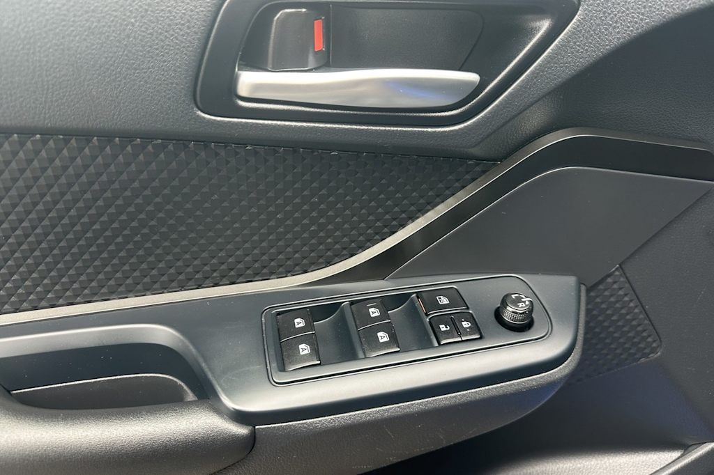 Thumbnail: 2019 Toyota C-HR - 21