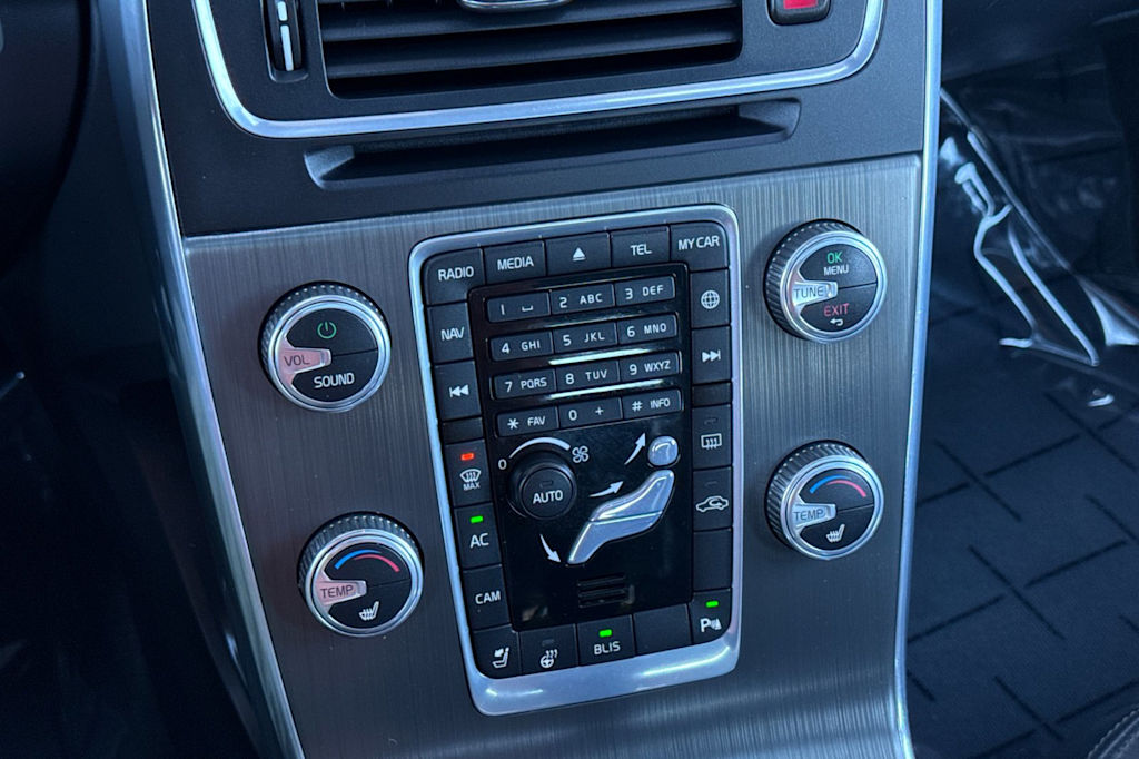 Thumbnail: 2015 Volvo V60 - 26