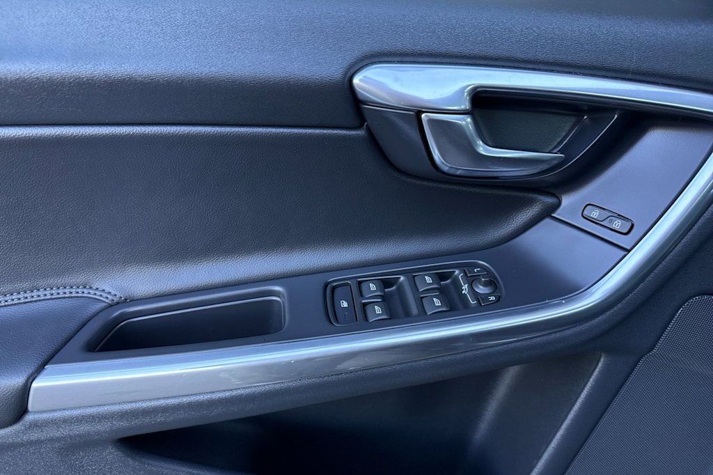 Thumbnail: 2015 Volvo V60 - 21