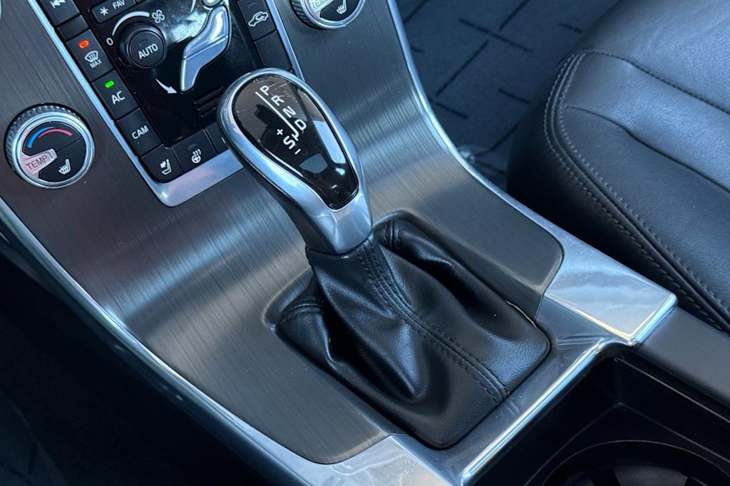 Thumbnail: 2015 Volvo V60 - 14