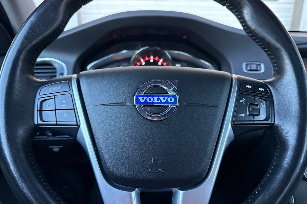 Thumbnail: 2015 Volvo V60 - 28