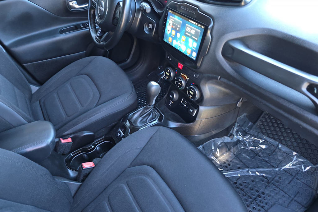 Thumbnail: 2017 Jeep Renegade - 11