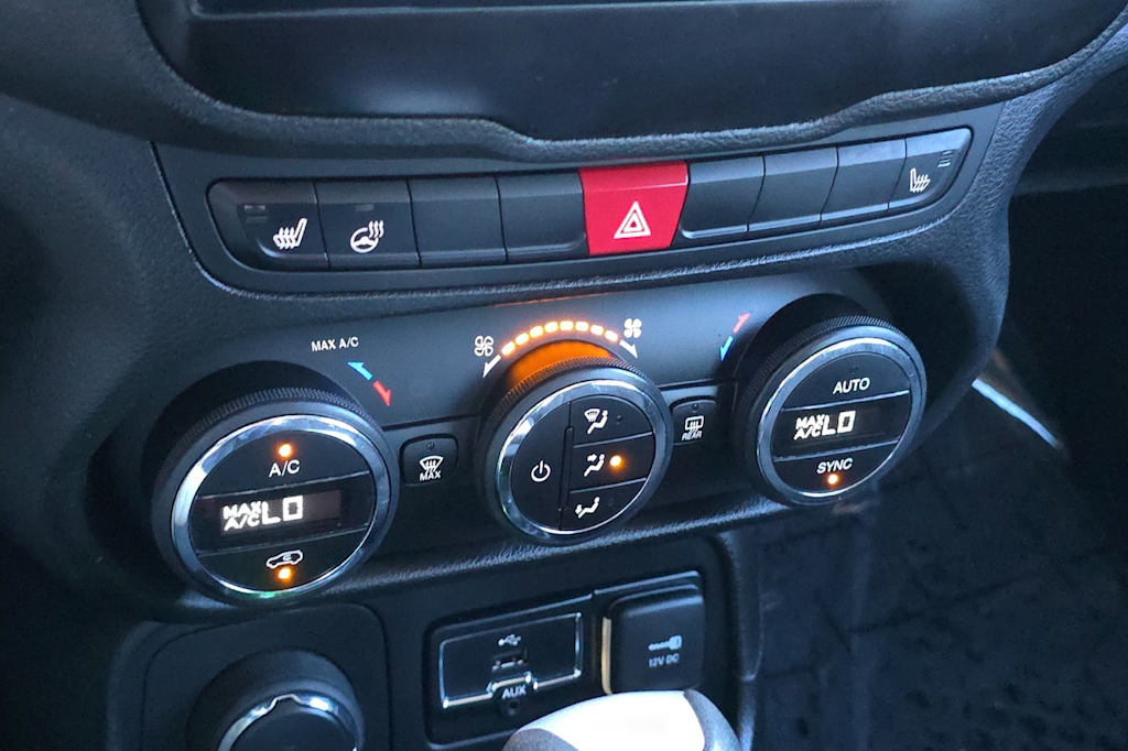 Thumbnail: 2017 Jeep Renegade - 25