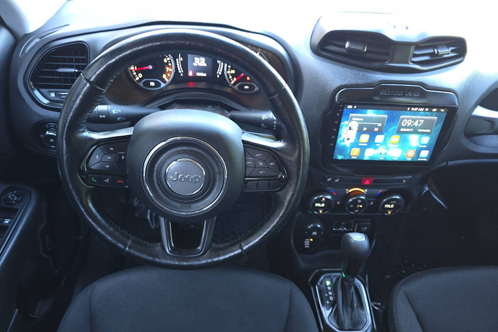 Thumbnail: 2017 Jeep Renegade - 9