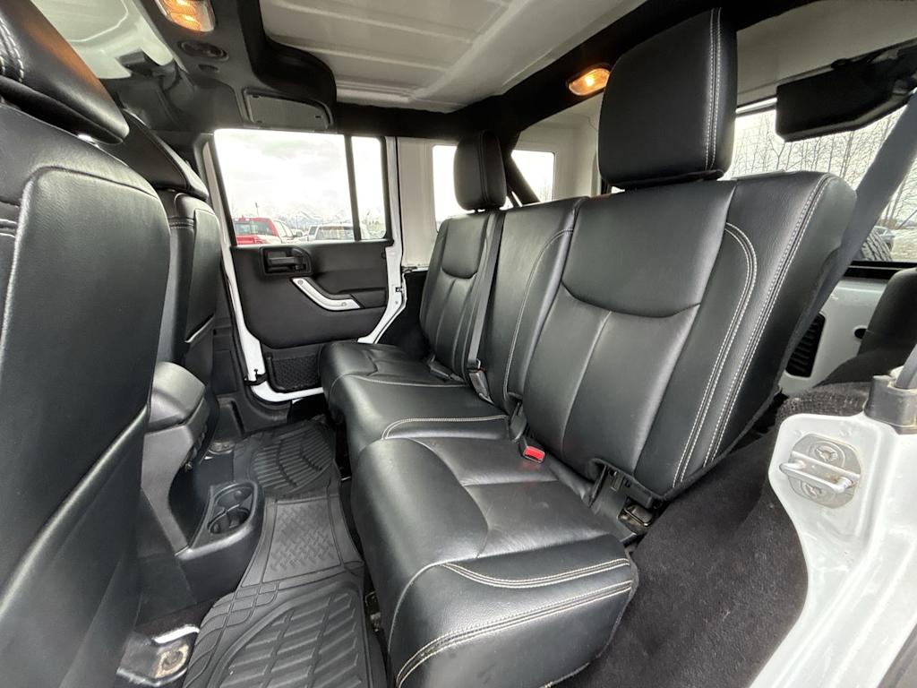Thumbnail: 2015 Jeep Wrangler - 9