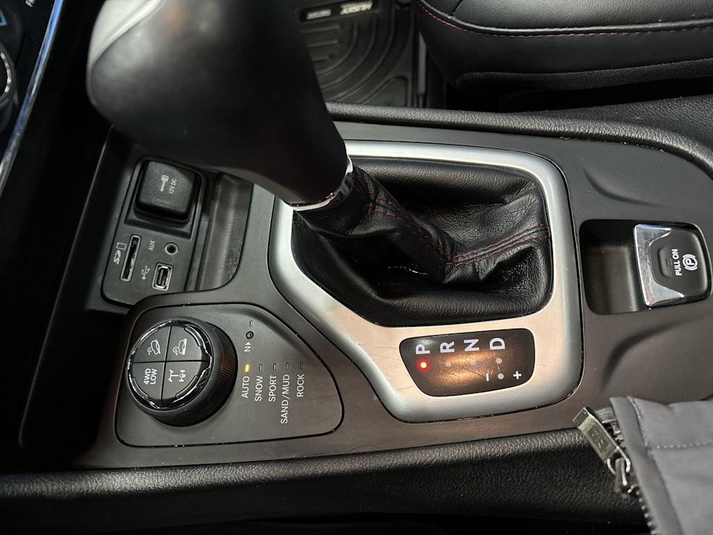 Thumbnail: 2017 Jeep Cherokee - 13