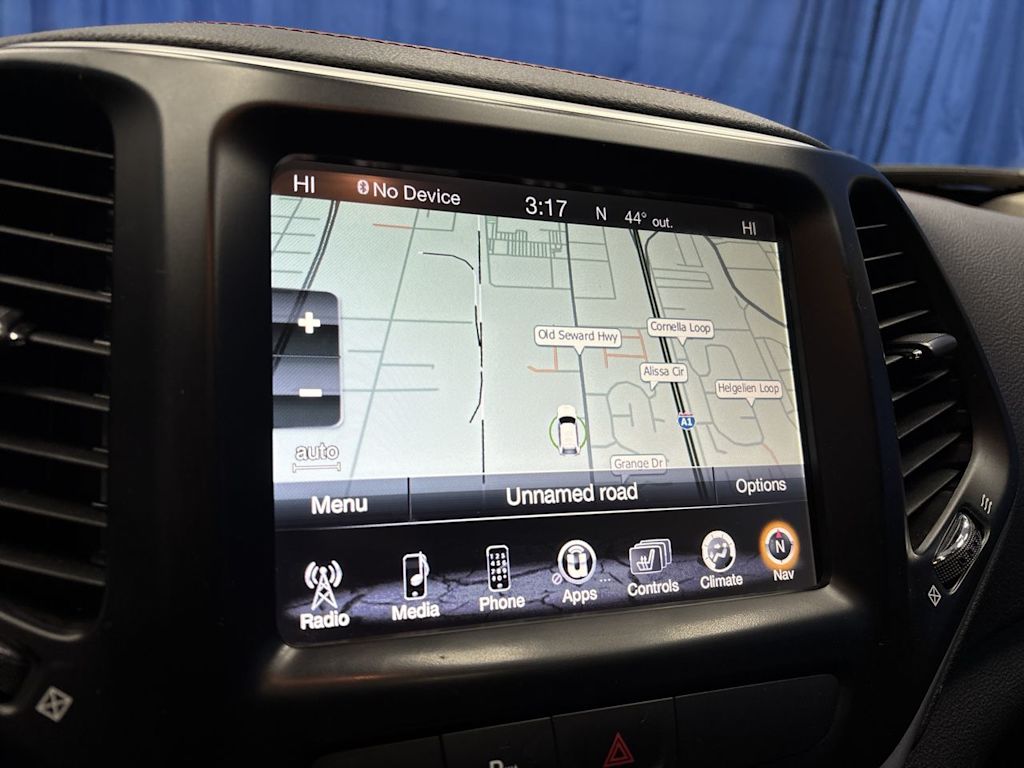 Thumbnail: 2017 Jeep Cherokee - 12