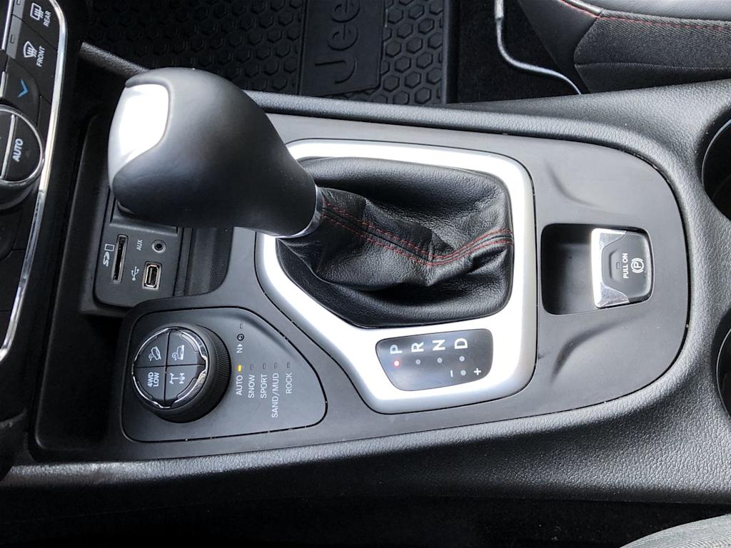 Thumbnail: 2018 Jeep Cherokee - 13