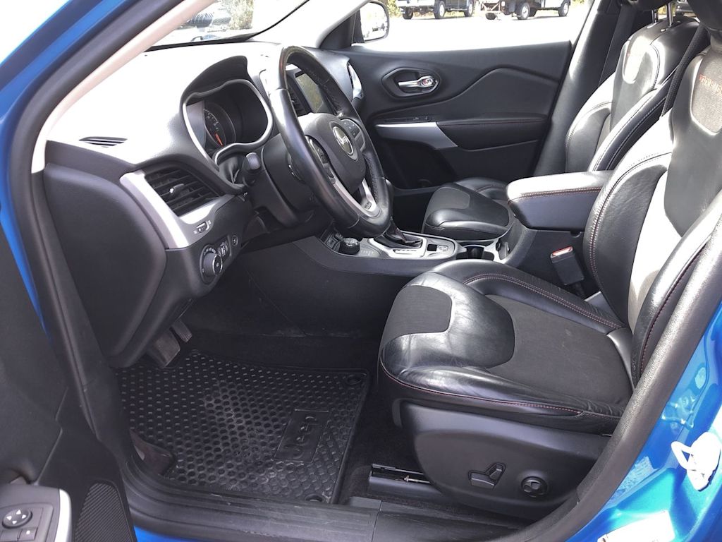 Thumbnail: 2018 Jeep Cherokee - 10