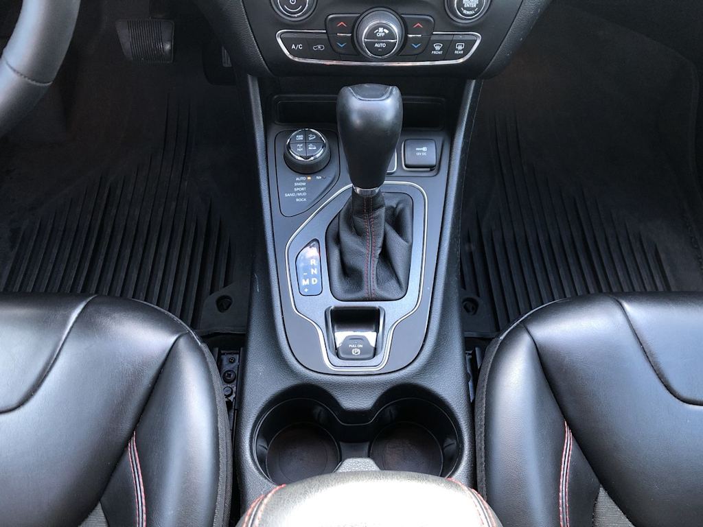 Thumbnail: 2022 Jeep Cherokee - 17