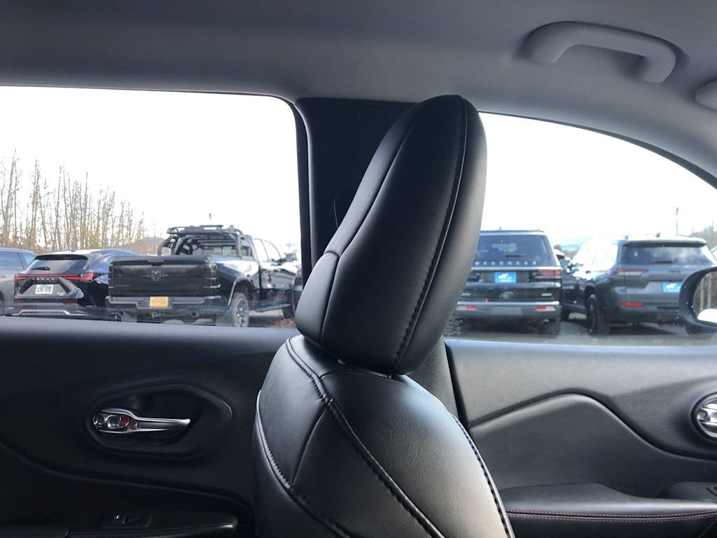 Thumbnail: 2022 Jeep Cherokee - 34