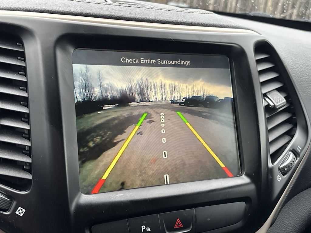Thumbnail: 2017 Jeep Cherokee - 28