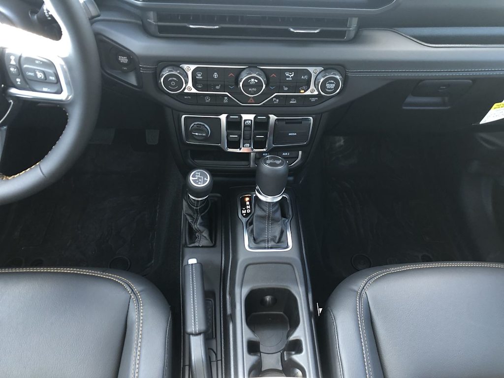 Thumbnail: 2025 Jeep Wrangler - 13