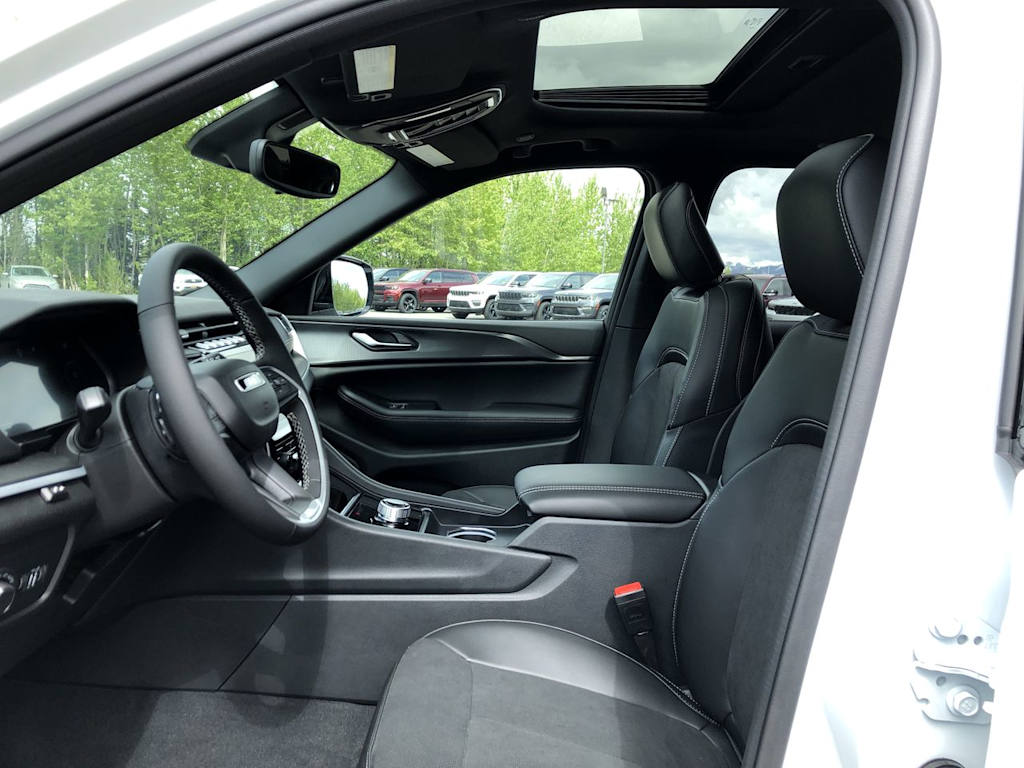 Thumbnail: 2024 Jeep Grand Cherokee - 10