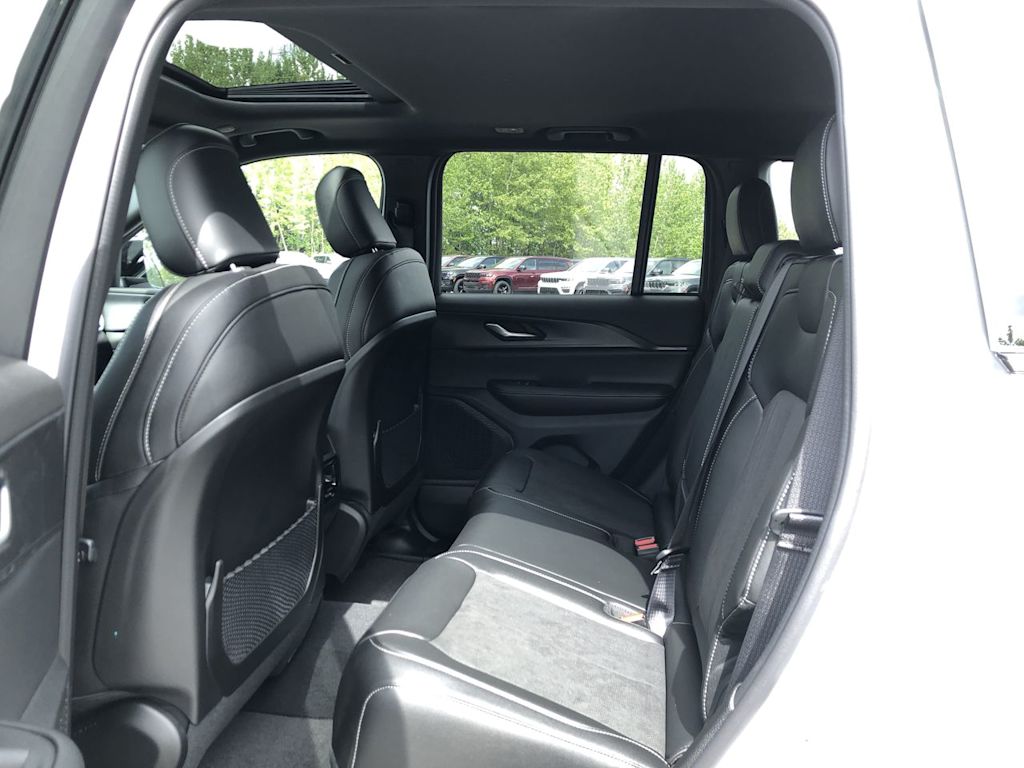 Thumbnail: 2024 Jeep Grand Cherokee - 11